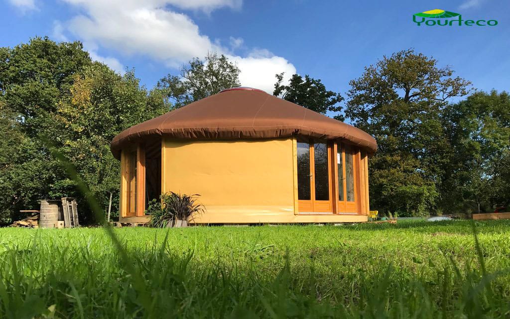 Yourte contemporaine loisir installée en Normandie par Yourteco