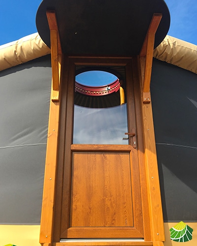 Tischlerelemente für moderne holzjurten Yourteco