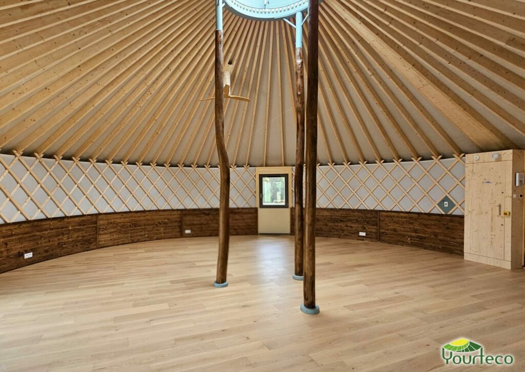 intérieur très bien isolé d'une yourte ERP RE2020 par yourteco